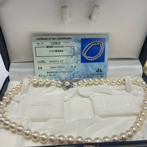 K14 white Gold /Akoya Pearl Necklace size 17 inches, Pearls size 7.5-8 mm - Picture 10 of 10